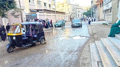 مدارس دكرنس تحت حصار المجاري