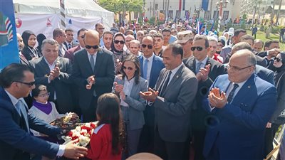 شاهد.. محافظ البحيرة ورئيس هيئة الكتاب يفتتحان معرض دمنهور للكتاب في دورته الثامنة