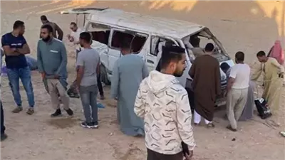 حادث انقلاب ميكروباص بالمنيا يسقط 11 مصابا على الطريق الصحراوي