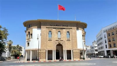 أرباح البنوك المغربية المدرجة تقفز 18% في النصف الأول