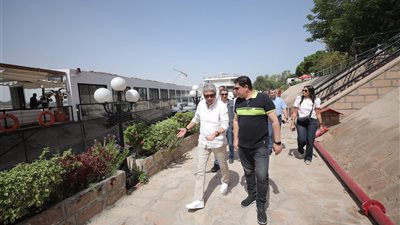 وزير السياحة والآثار يتفقد عدداً من الفنادق الثابتة والعائمة والدهبيات بالأقصر