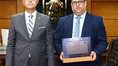 رئيس جامعة أسيوط يستقبل الفائز بجائزة الملك عبد الله بن عبد العزيز العالمية للترجمة