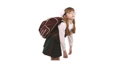 ﺣﻘﻴﺒﺔ المدرسة اﻟﺜﻘﻴﻠﺔ ﺗﺼﻴﺐ اﻷﻃﻔﺎل ﺑﺎﻟﻈﻬﺮ اﻷﺣﺪب