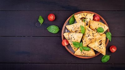 طريقة عمل سمبوسة بالسبانخ.. صحية وسريعة