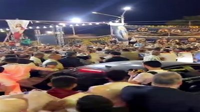 هتافات الشعب تهز الليل.. موكب البابا تواضروس يخترق كنيسة أبو مقار بأسيوط