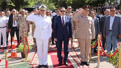 محافظ المنوفية يضع إكليل الزهور على النصب التذكاري احتفالاًُ بـ انتصارات أكتوبر 