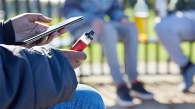 الصحة العالمية: 15 مليون مراهق يحترقون بالسجائر الإلكترونية