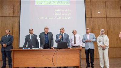 رئيس جامعة طنطا يتابع انتظام العملية التعليمية بكلية التجارة