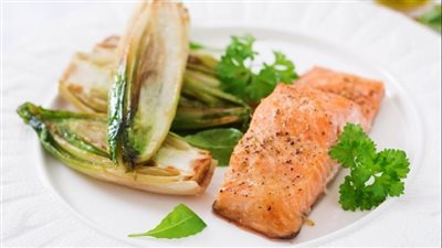 سلمون مشوي ببذور الشمر.. وصفة لذيذة لمكافحة سرطان الثدي