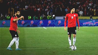 صلاح وعمر مرموش ضمن أعلى 10 لاعبين أجرًا في الدوري الإنجليزي