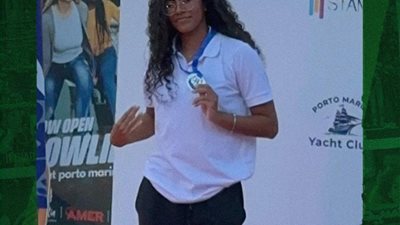 ملك شعلان تحصد الفضية ببطولة العالم للسباحة بالزعانف