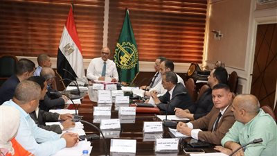 محافظ القليوبية يترأس اجتماع المناطق الصناعية ويوجه بالتيسير على المستثمرين