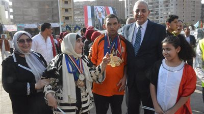 محافظ الغربية وقائد قوات الدفاع الشعبي يتفقدان معسكر الإيواء العاجل 