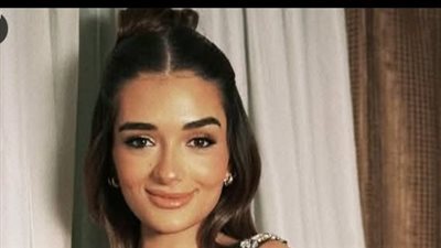 ملك أحمد زاهر تطل بالحرير 