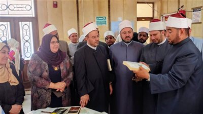 رئيس الإدارة المركزية لمنطقة الإسكندرية الأزهرية يؤكد اهمية إقامة معارض الكتاب بالجامعات الأزهرية 