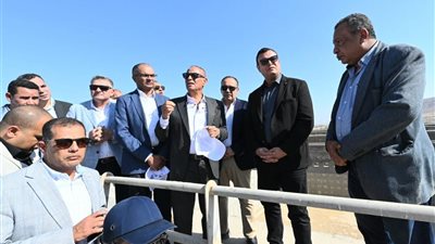 وزير الإسكان ومحافظ أسيوط يتفقدان توسعات محطة صرف معالجة مركز أبوتيج