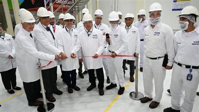  وزير الصناعة والنقل يفتتح خطي إنتاج جديدين بمصنع متخصص في الصناعات الغذائية