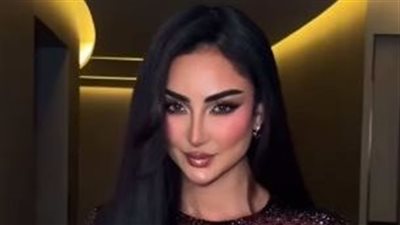 نور الغندور تطل بالأبيض وحقيبة يد يبلغ سعرها 5 ملايين جنيه 