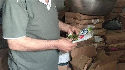 تموين الشرقية يضبط كميات من السلع مجهولة المصدر وتقليد علامات تجارية