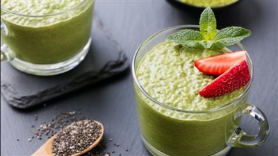 بودينج الشيا والماتشا.. إفطار صحي ومنعش بطعم التوت والموز