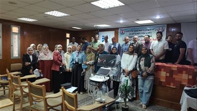 مستشفى قنا العام تعقد ورشة عمل لأطباء النساء حول الولادة الطبيعية