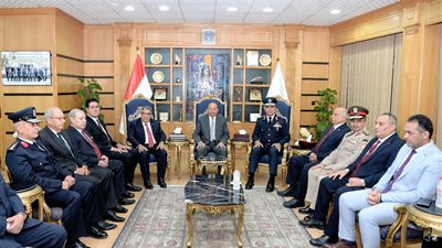 رئيس جامعة المنصورة يستقبل قائد المنطقة الشرقية الجوية احتفالا بذكرى نصر أكتوبر 