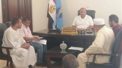 رئيس مدينة مرسى علم يناقش طلبات المواطنين 