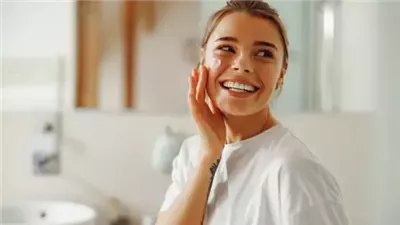 في ساعات الليل.. بشرتك تُجدد شبابها وتُصلح ما أفسده النهار