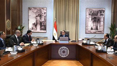 رئيس الوزراء يتابع  تنفيذ مختلف المشروعات بالمدن الجديدة