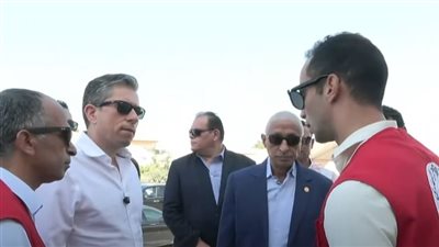 وكيل الأمين العام للأمم المتحدة يتفقد المركز اللوجيستي للهلال الأحمر المصري بالعريش