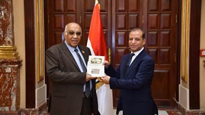 عباس حزين: ندرس في حزب الوفد إعداد رؤى ودراسات تسهم في إثراء العمل البرلماني