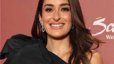 أمينة خليل تتألق بالأسود المجسم في افتتاح مهرجان الجونة السينمائي (شاهد)