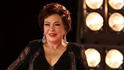 مهرجان الجونة السينمائي 2025| لبلبة تجذب أنظار الحاضرين على السجادة الحمراء (شاهد)