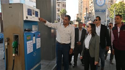 محافظ البحيرة تتفقد عدد من محطات وقود السيارات بدمنهور 