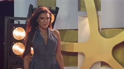 ناهد السباعي تتألق بفستان بسيط ثاني أيام مهرجان الجونة السينمائي