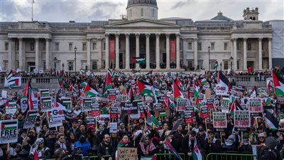 انقسام في الشارع البريطاني.. مباراة مكابي وأستون فيلا تُشعل الجدل بين حرية المشجعين ورفض التطبيع الرياضي