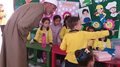 مدير منطقة البحر الأحمر الأزهرية يتفقد سير العملية التعليمية بمعهد اللغات بالغردقة 