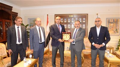 محافظ أسيوط يستقبل وزير التعليم خلال متابعة سير العملية التعليمية