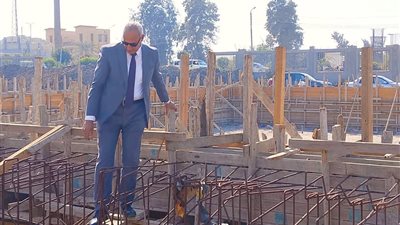 محافظ كفر الشيخ يتابع إنشاء حمام السباحة الأوليمبي بسخا 