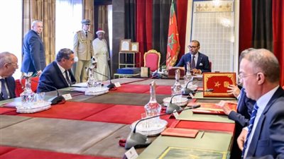 رئاسة العاهل المغربي للمجلس الوزاري.. تجسيد لقدرة المغرب على الجمع بين الاستقرار السياسي والطموح الاقتصادي