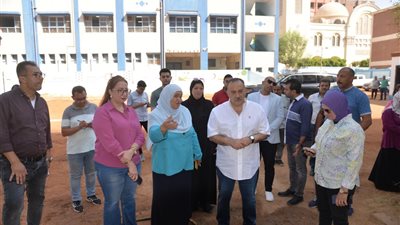 محافظ أسيوط يشهد تدريب عملي لطالبات الثانوية الصناعية على أعمال السباكة الخفيفة