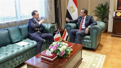 وزير الصحة يستقبل سفير فرنسا بمصر للاتفاق على خطة تقديم المساعدات الإنسانية لغزة 
