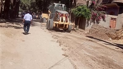 محافظ أسيوط: استمرار حملات تسوية وتمهيد الشوارع بالغنايم لتحسين الخدمات