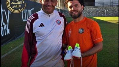 هاني محمد يتسلم جائزة أفضل لاعب بدوري المحترفين