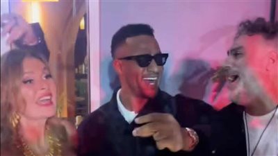 محمد رمضان يشعل خامس أيام مهرجان الجونة بأول ظهور ورقصة عفوية مع يسرا 