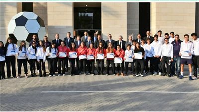 أشرف صبحي يكرم أبطال سبورتنج المشاركين مع منتخب مصر للبادل  