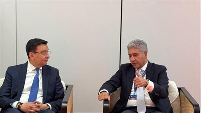 وزير السياحة والآثار يبحث مع رئيس هيئة السياحة بأوزبكستان تعزيز  التعاون