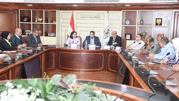 نائبا المحافظ ووزيرة التضامن الاجتماعي يعقدان اجتماعًا للجنة مبادرة "لا أمية مع تكافل"