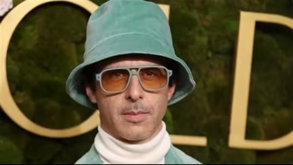 جريمي سترونج يستعد لتجسيد مارك زوكربيرغ في فيلم آرون سوركين الجديد