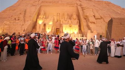 فرقة ملوي للفنون الشعبية تشارك في مهرجان تعامد الشمس 